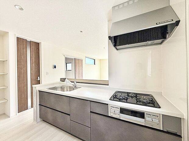 ■シンプルで美しく心地よい時間を生むキッチン空間