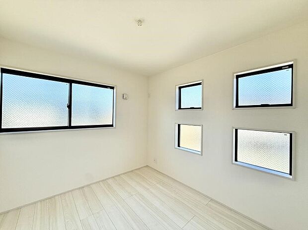 ■落ち着いた雰囲気のお部屋で心が安らぐ空間