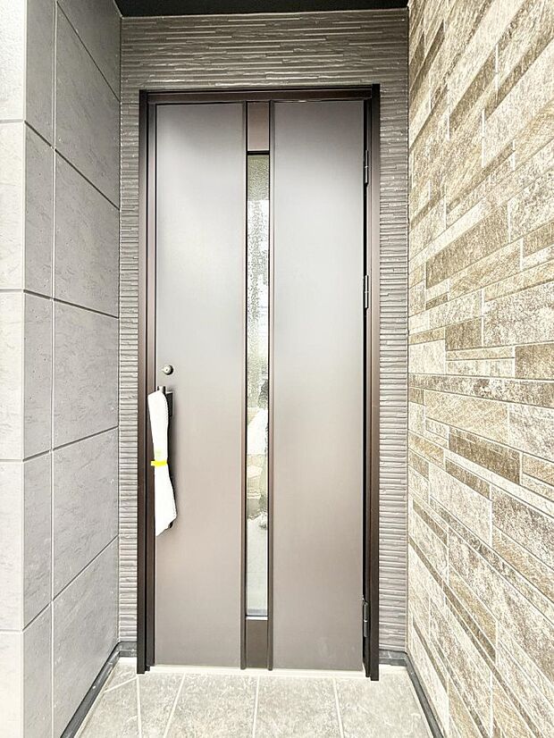 ■ シンプルで美しく、住まいの第一印象を彩る玄関です