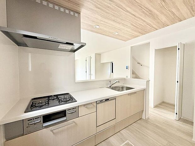 ■カウンターキッチンなのでお料理をしながらも家族との会話がはずみます