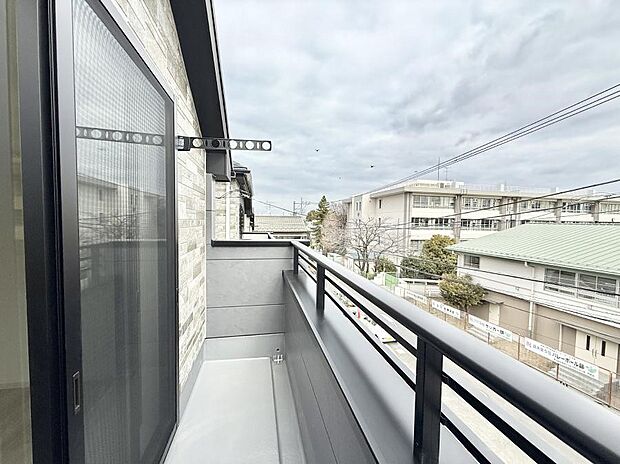 ■ 自然を身近に感じる、開放的なバルコニー