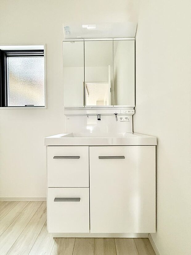 ■明るい洗面所は毎朝の歯磨きも楽しくできちゃいそうです♪