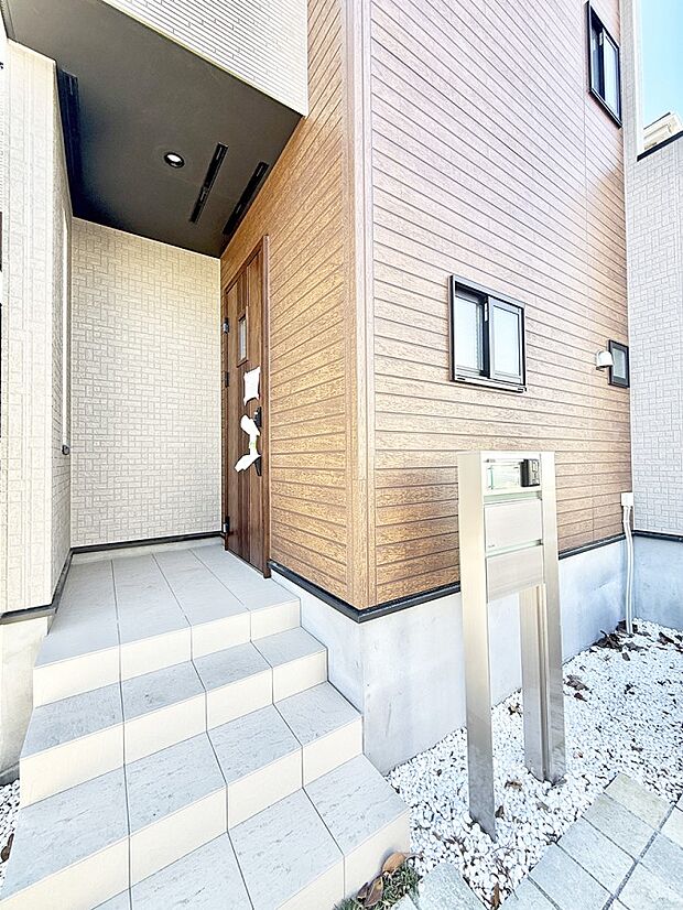 ■ 家族とゲストをやさしく迎える、心温まる玄関