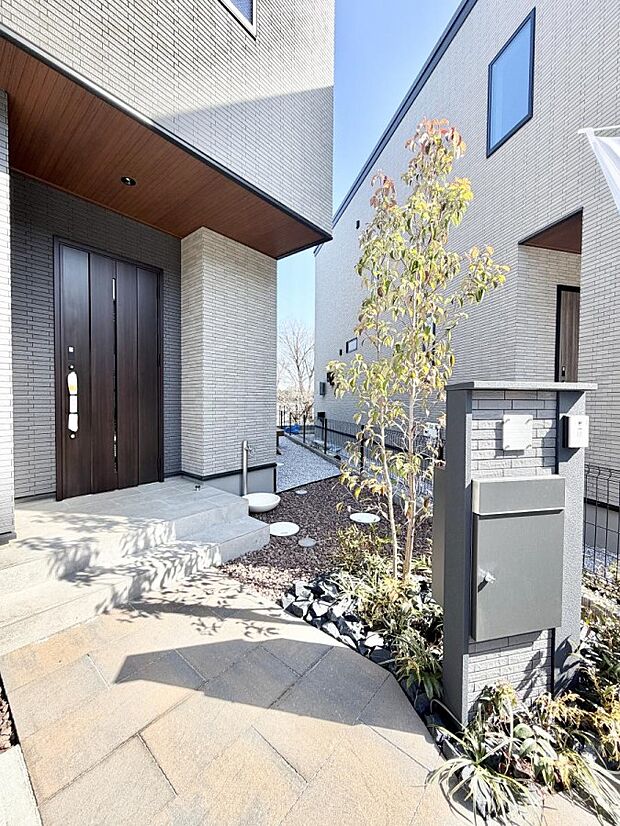 ■ 家族とゲストをやさしく迎える、心温まる玄関