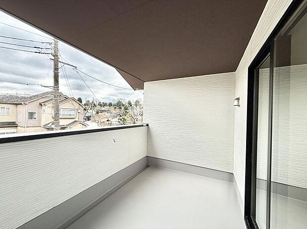 ■ 心地よい風と光を感じる、くつろぎのバルコニー