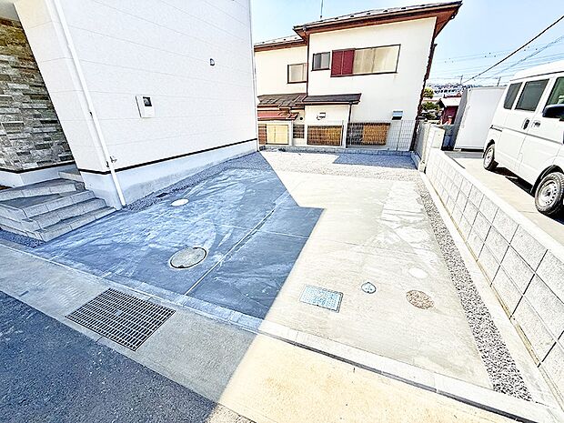 広い駐車場スペースが魅力的です