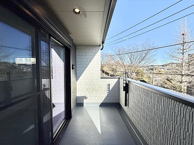 ■ 自然を身近に感じる、開放的なバルコニー