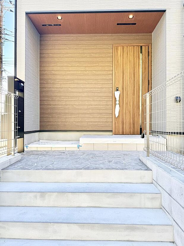 ■ 家族とゲストをやさしく迎える、心温まる玄関