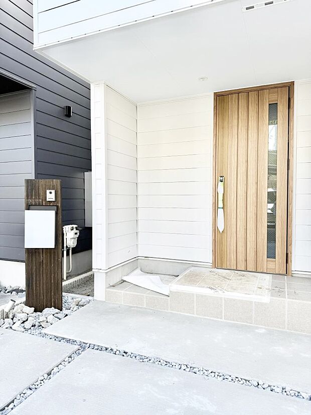 ■ 心地よい暮らしへとつながる、温かい玄関