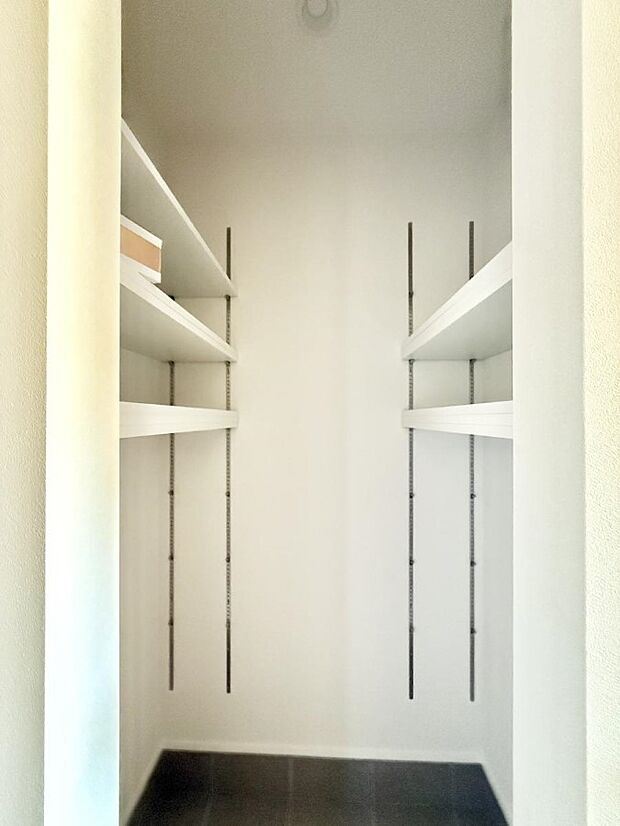 ■シューズインクローゼット付なので、外で使う物をまとめて収納、すっきり玄関に  