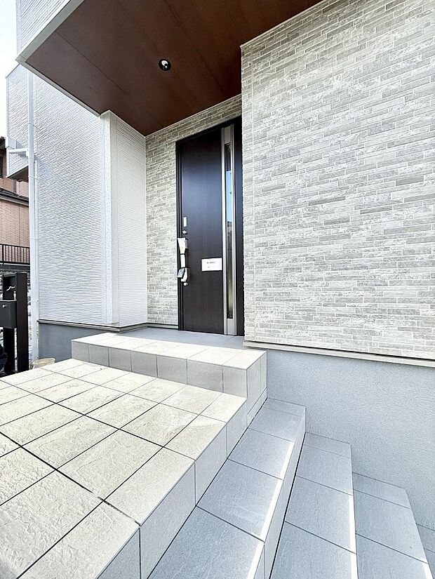 玄関はお家の顔！玄関アプローチでお客様をお迎え！    