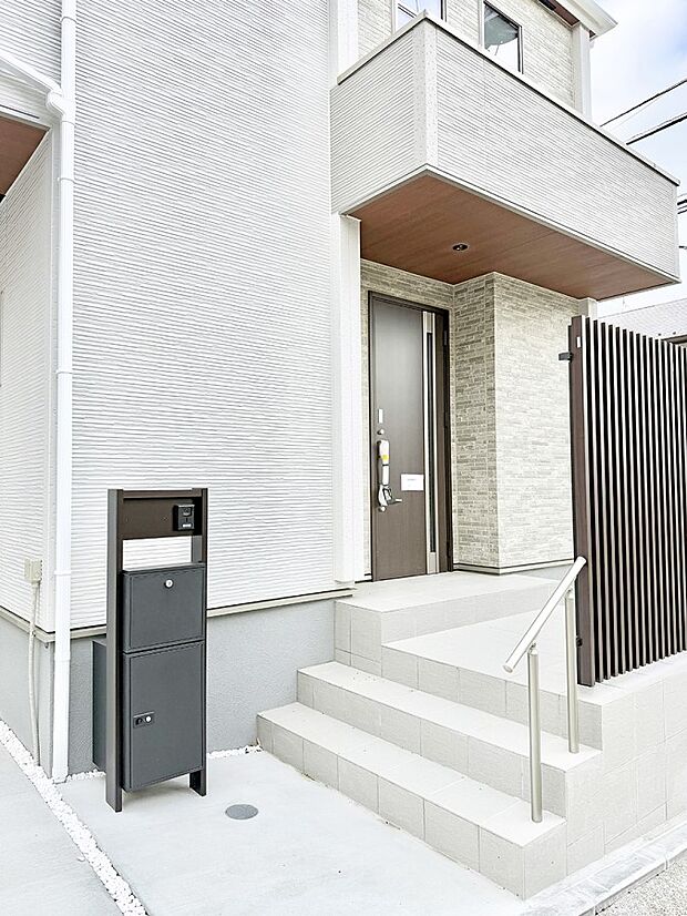 玄関はお家の顔!玄関アプローチでお客様をお迎え!