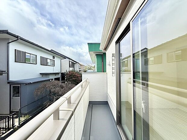 ■日当たり良好!眺めの良いルーフバルコニーです!