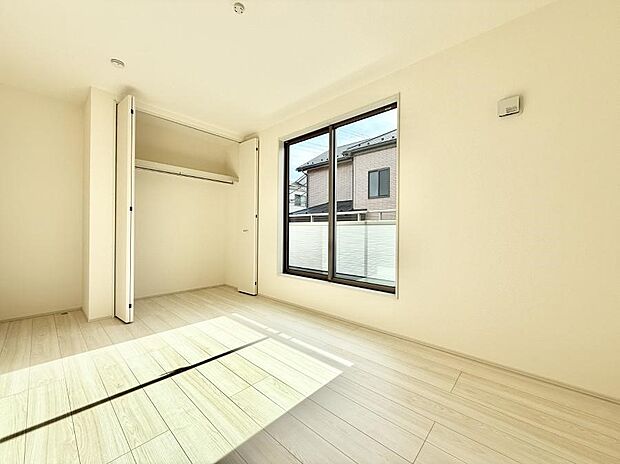 ■大きな窓は開放感があり、明るさ通風バッチリです