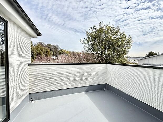 広々スカイバルコニーでお家時間をもっと楽しめます