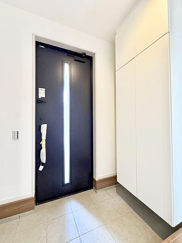 窮屈さを感じさせない広々玄関!