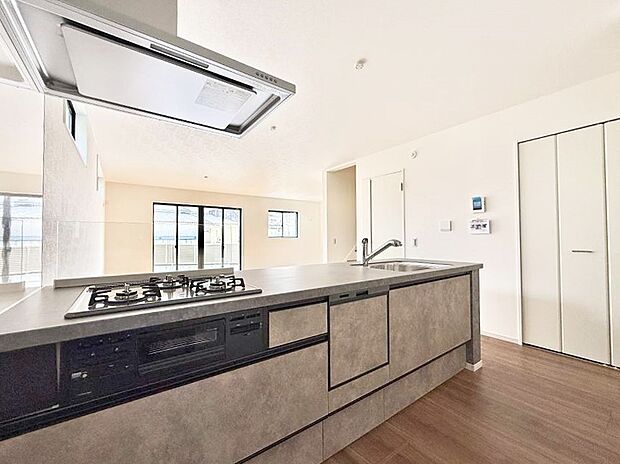 広々キッチンでお子さんも一緒にお手伝いできます!