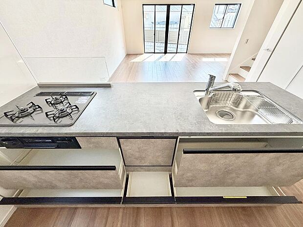 収納力豊富なシステムキッチンです!