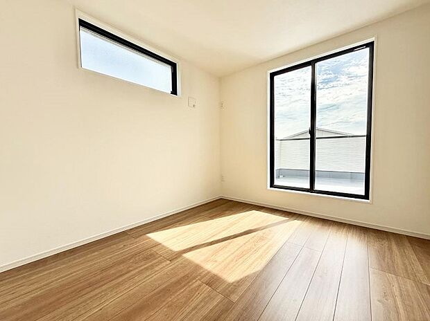 2面採光で明るい居室!