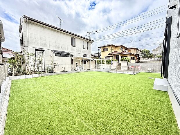 A号棟  ■夏場にはお子様のプール遊びもできますね  