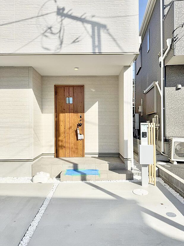 ■ シンプルで美しく、住まいの第一印象を彩る玄関です