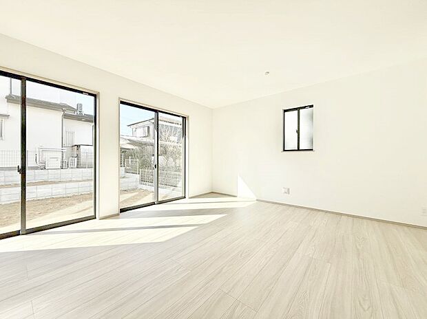 ■陽ざしが射し込む明るいLDK