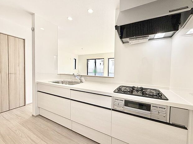 ■広々キッチンでお子さんも一緒にお手伝いできます！