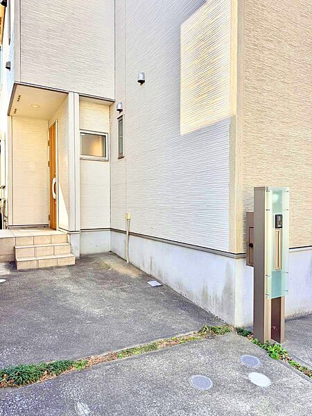 ■ シンプルで美しく、住まいの第一印象を彩る玄関です