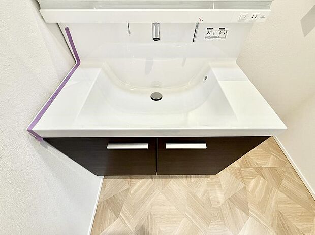 ■細かい部分まで洗いやすく便利なハンドシャワー付き