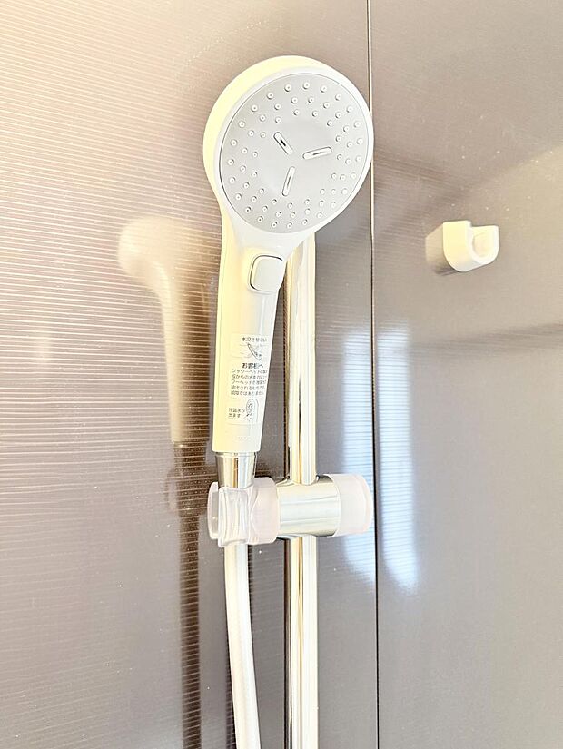 ■手元で簡単に止水できるため、水の無駄遣いを減らすことができます。