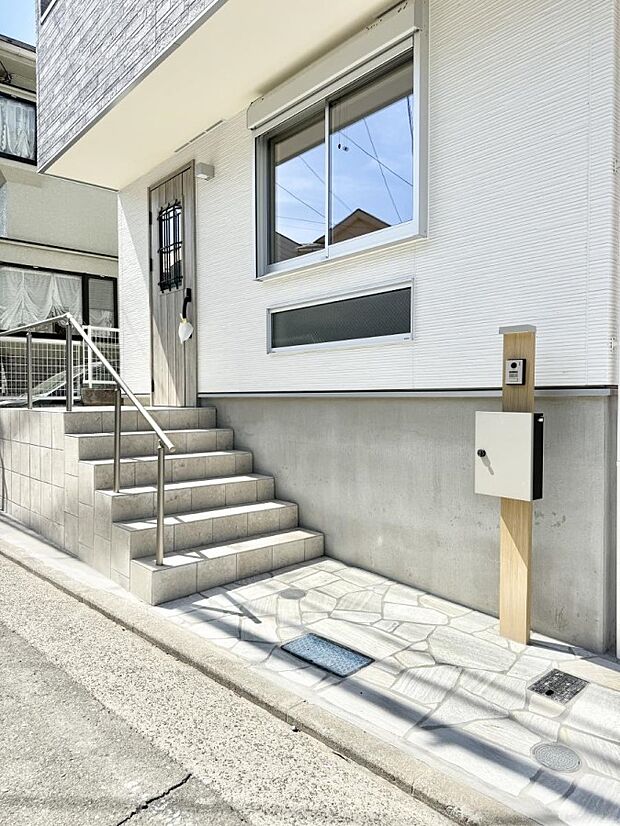 1号棟 ■ 心地よい暮らしへとつながる、温かい玄関