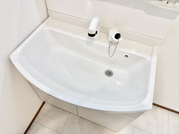 ■細かい部分まで洗いやすく便利なハンドシャワー付き