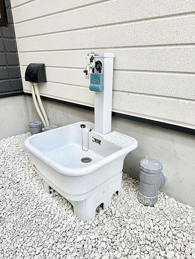 ■ガーデニングや洗車などの際に大活躍な屋外立水栓