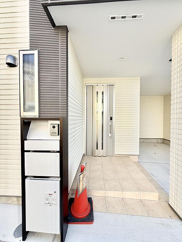 ■ シンプルで美しく、住まいの第一印象を彩る玄関です