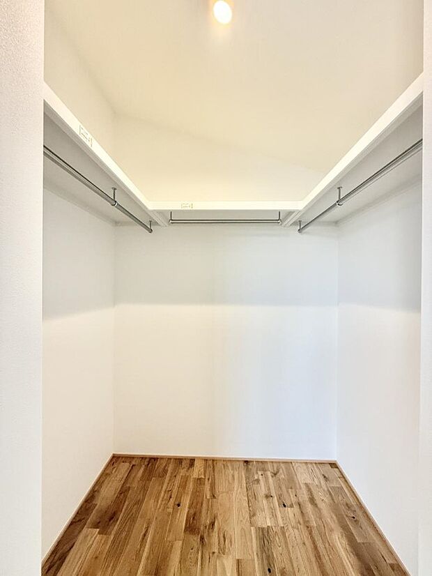 ■WIC付きで衣類も荷物もまとめて収納できる便利な空間です