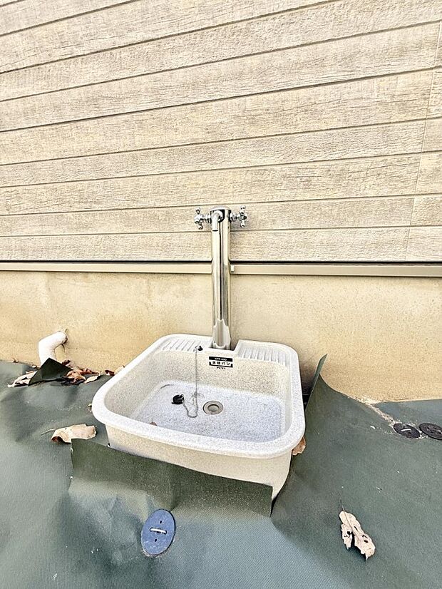 ■ガーデニングや洗車などの際に大活躍な屋外立水栓