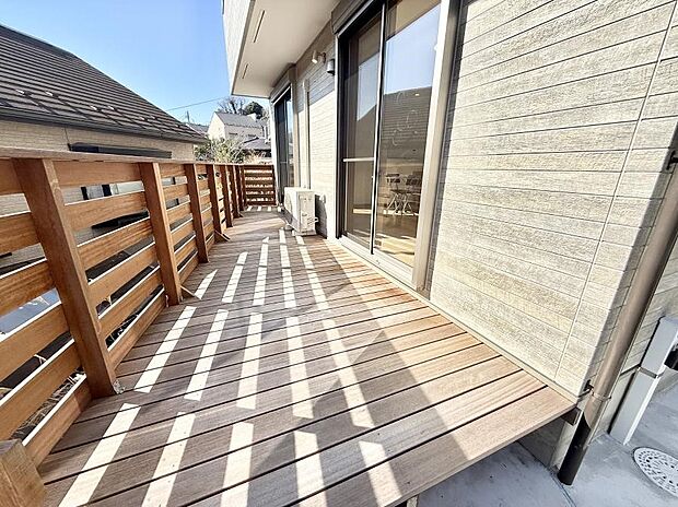 ■天気の良い日はウッドデッキでのんびり日向ぼっこ