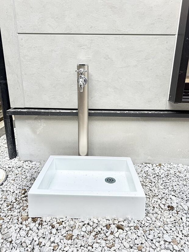 ■ガーデニングや洗車などの際に大活躍な屋外立水栓