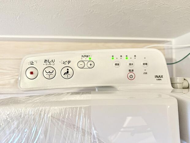 ■温水洗浄で快適、清潔感が保たれるシャワートイレ