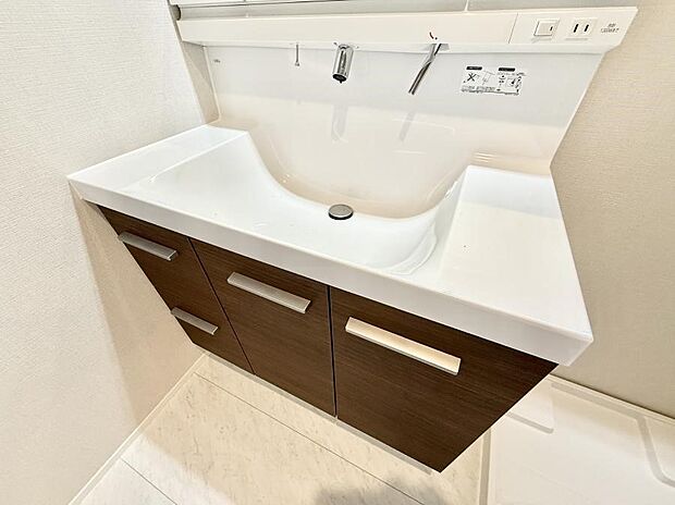 ■手洗いや顔を洗う時も快適に使える便利なシャワー