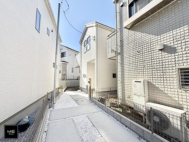 道路から家の中が見えにくいのでプライバシーが守られます  