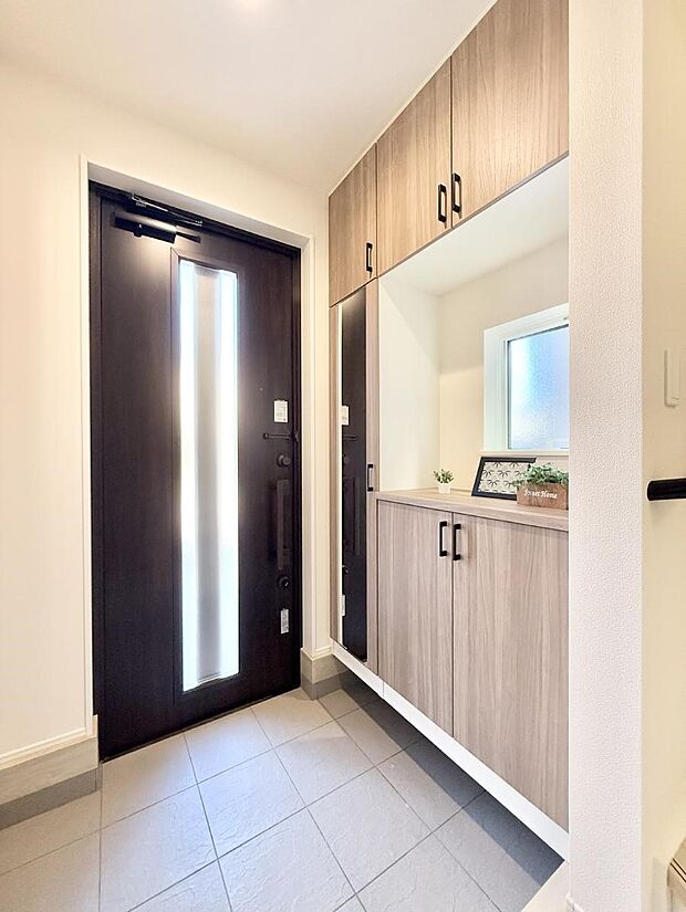 広々、綺麗な玄関でお客様をお出迎え