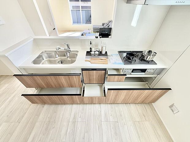 収納力豊富なシステムキッチンです!