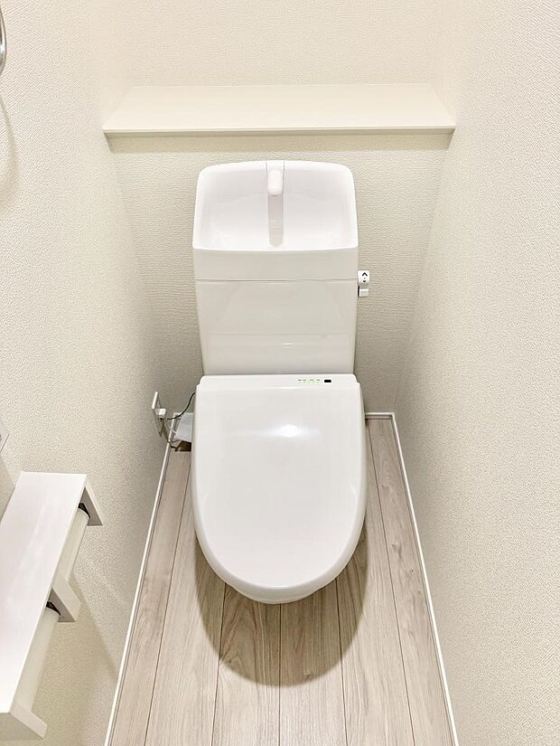 明るく清潔感溢れるトイレ