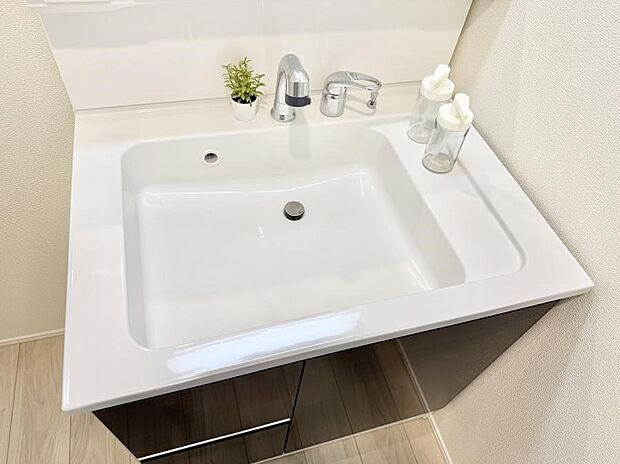 ■手洗いや顔を洗う時も快適に使える便利なシャワー