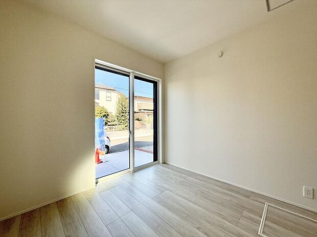 大きな窓からの陽射しがうれしいですね