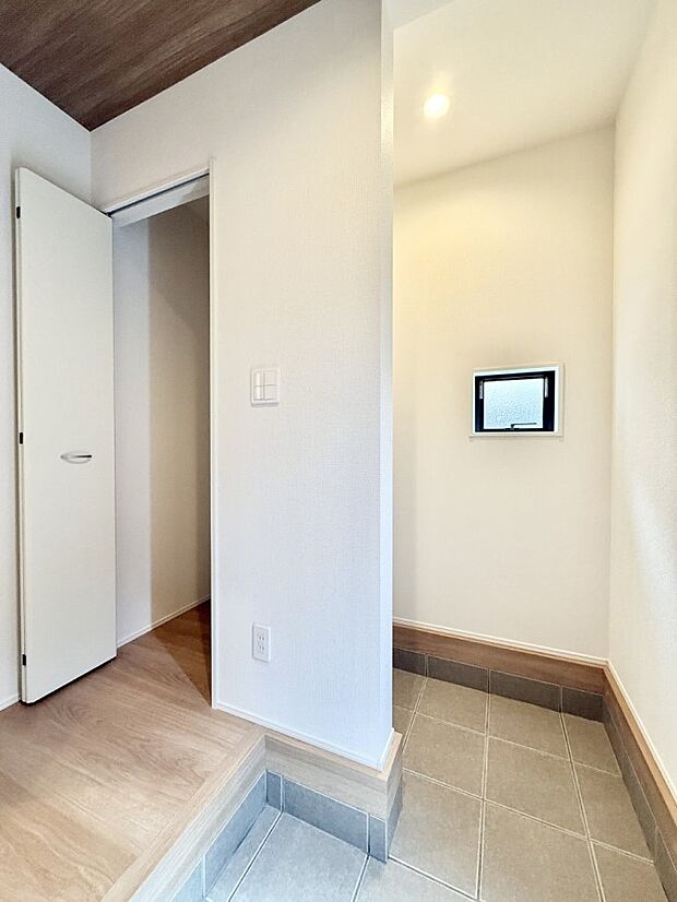 ■欲しかったシューズインクローク!雨具や三輪車、ベビーカーも置けます