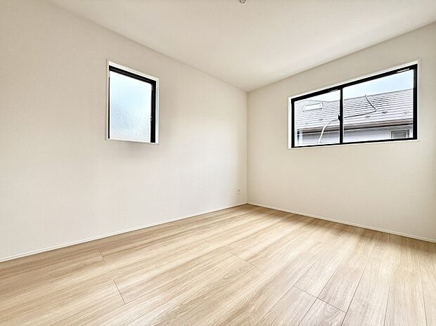 ■2面採光で明るい居室!