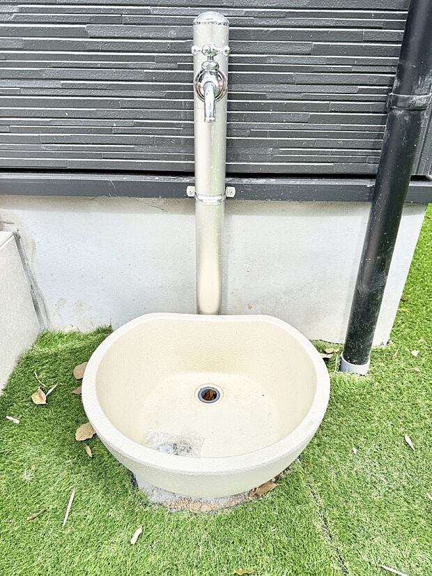 ■ガーデニングや洗車などの際に大活躍な屋外立水栓