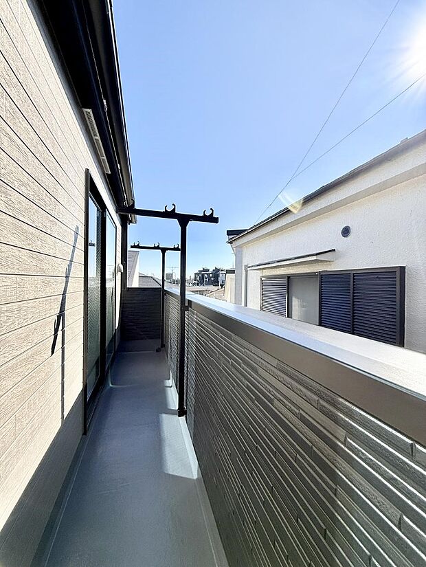 ■ 心地よい風と光を感じる、くつろぎのバルコニー